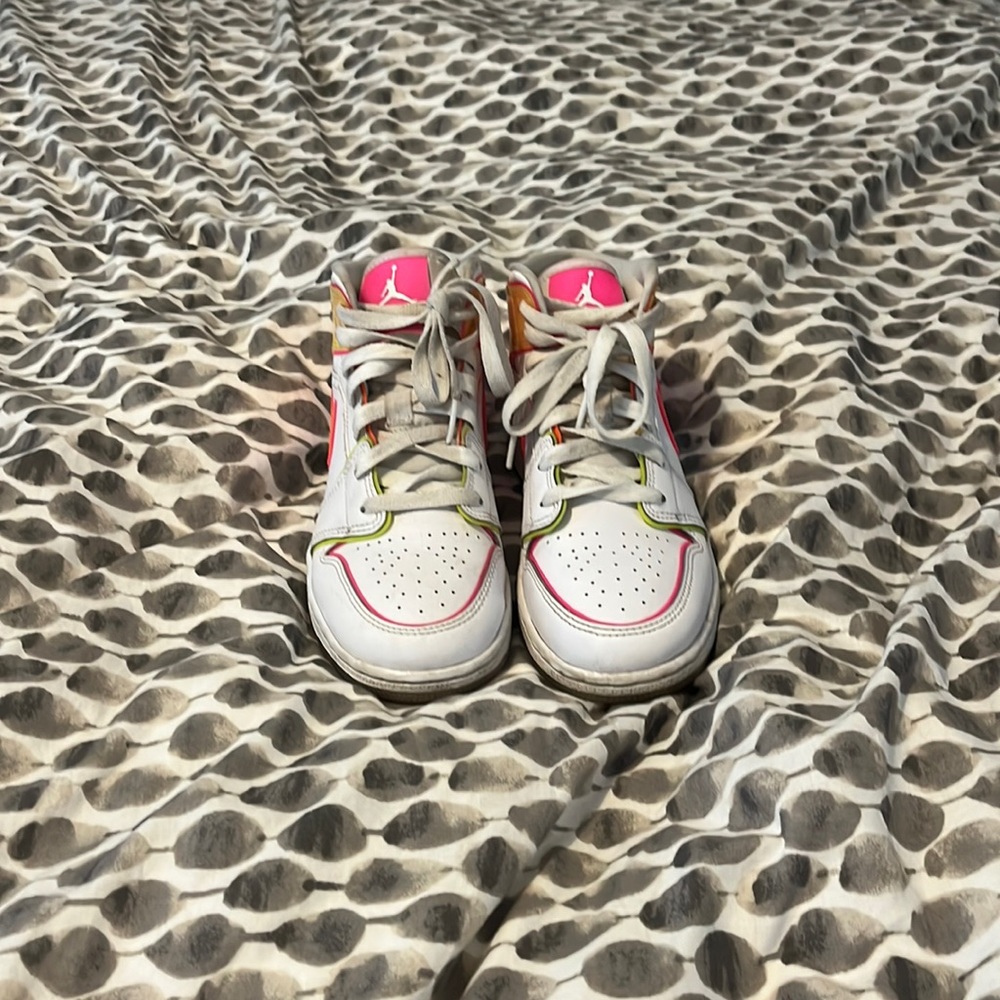 Jordan Kids Air Jordan 1 Mid “Edge Glow” Youth Size 4